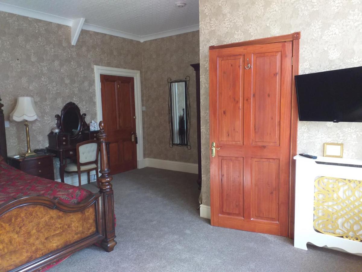 St David'S Guesthouse Haverfordwest Exteriör bild