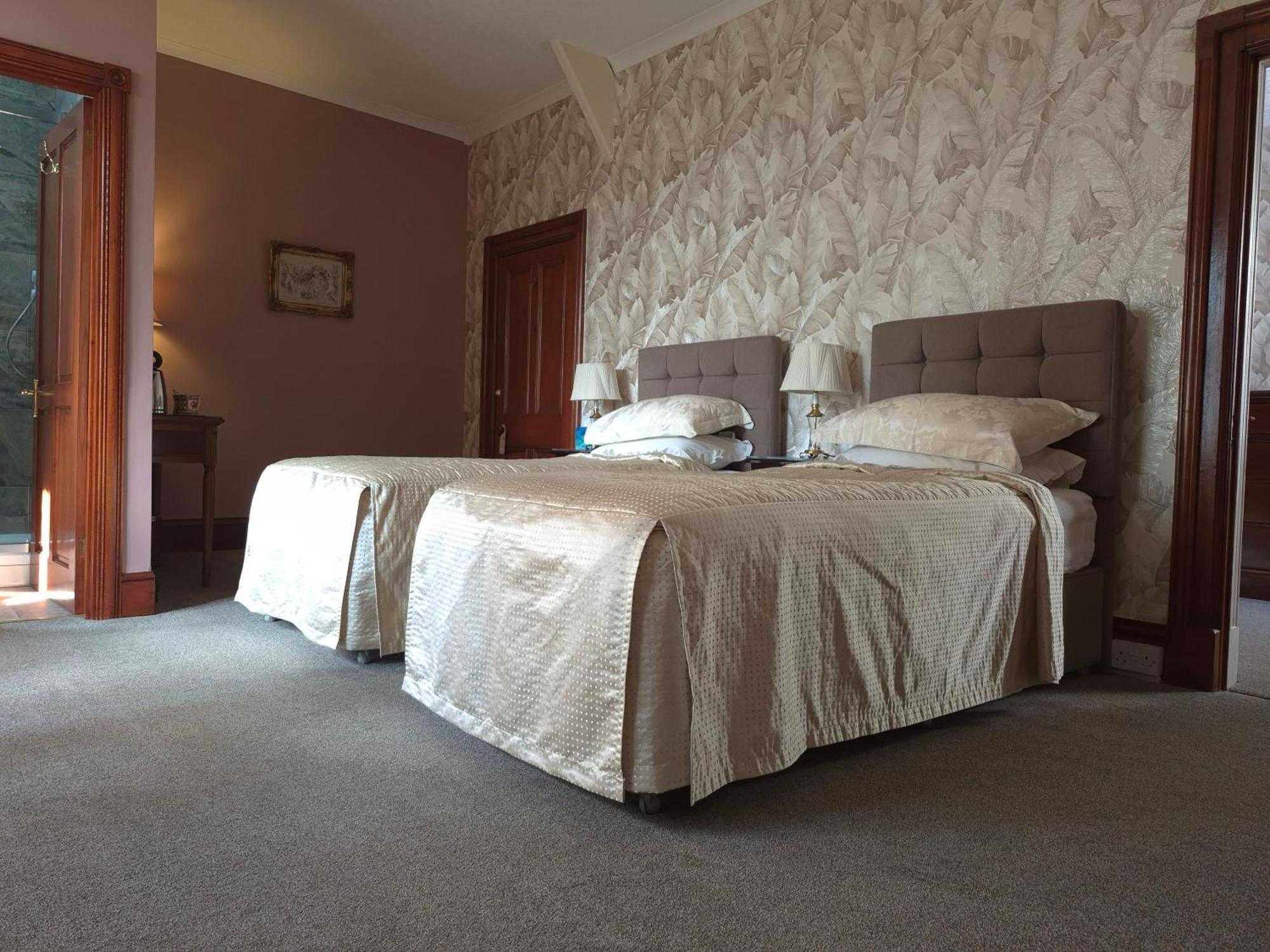 St David'S Guesthouse Haverfordwest Exteriör bild