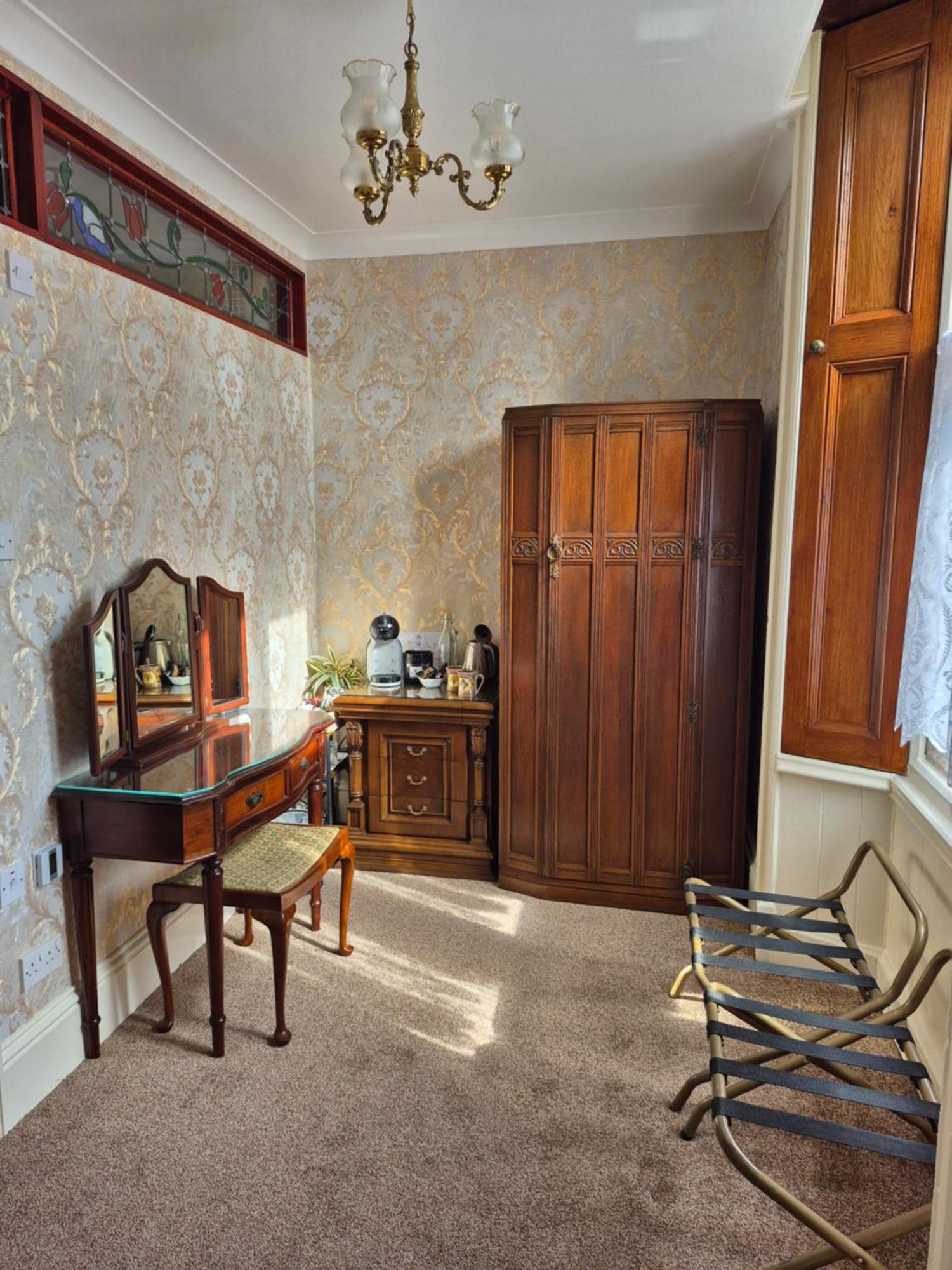 St David'S Guesthouse Haverfordwest Exteriör bild