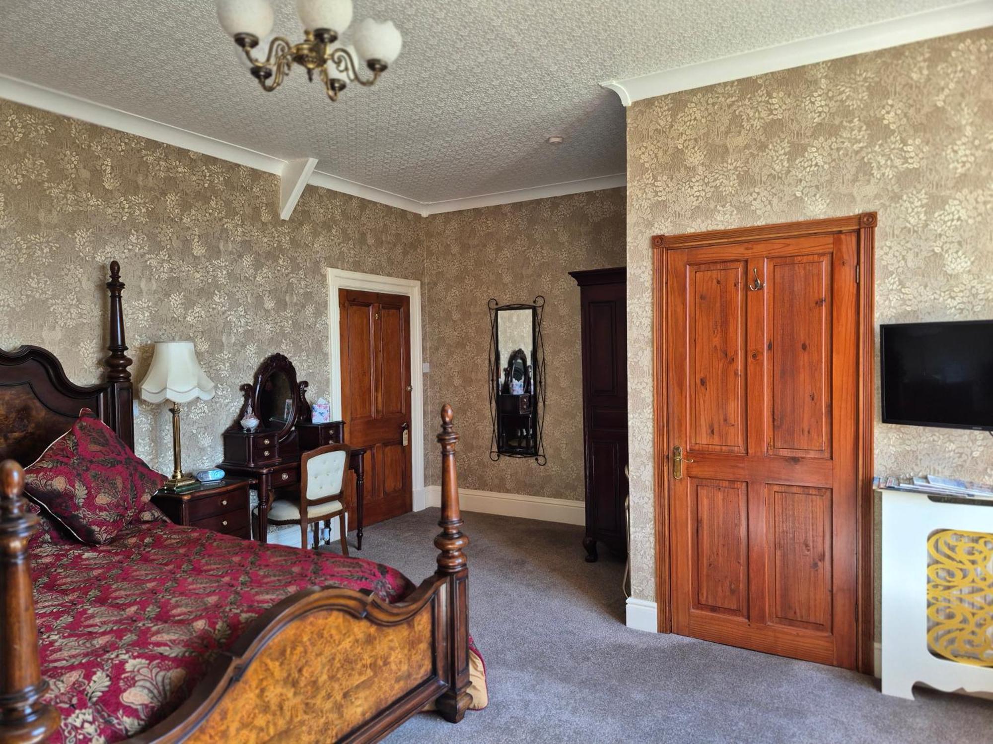 St David'S Guesthouse Haverfordwest Exteriör bild