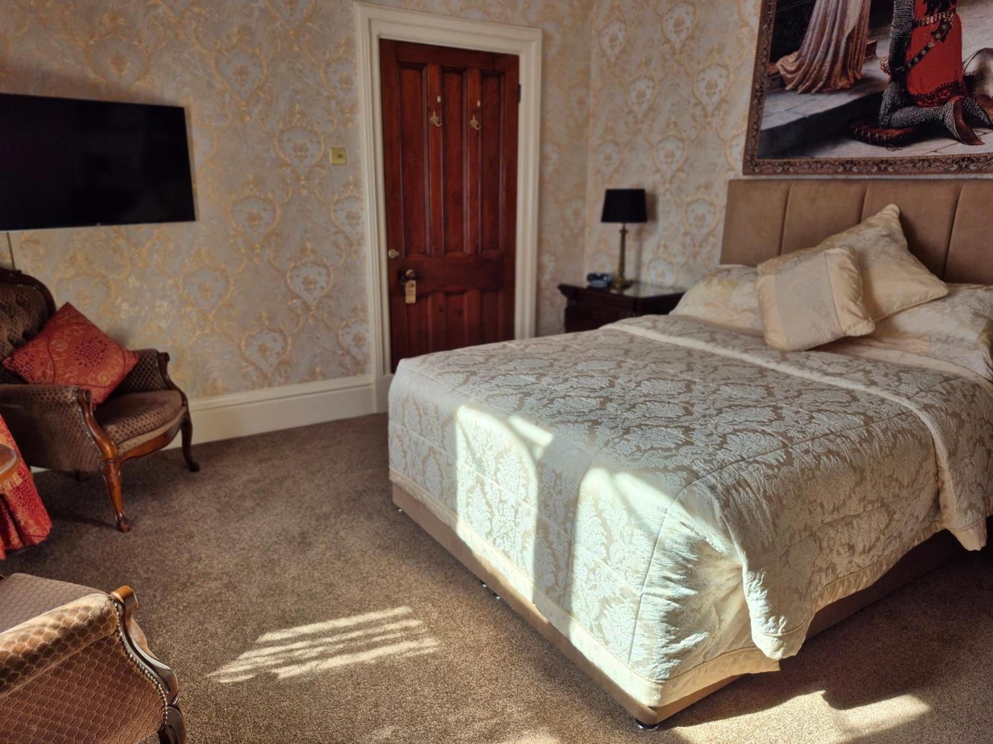St David'S Guesthouse Haverfordwest Exteriör bild