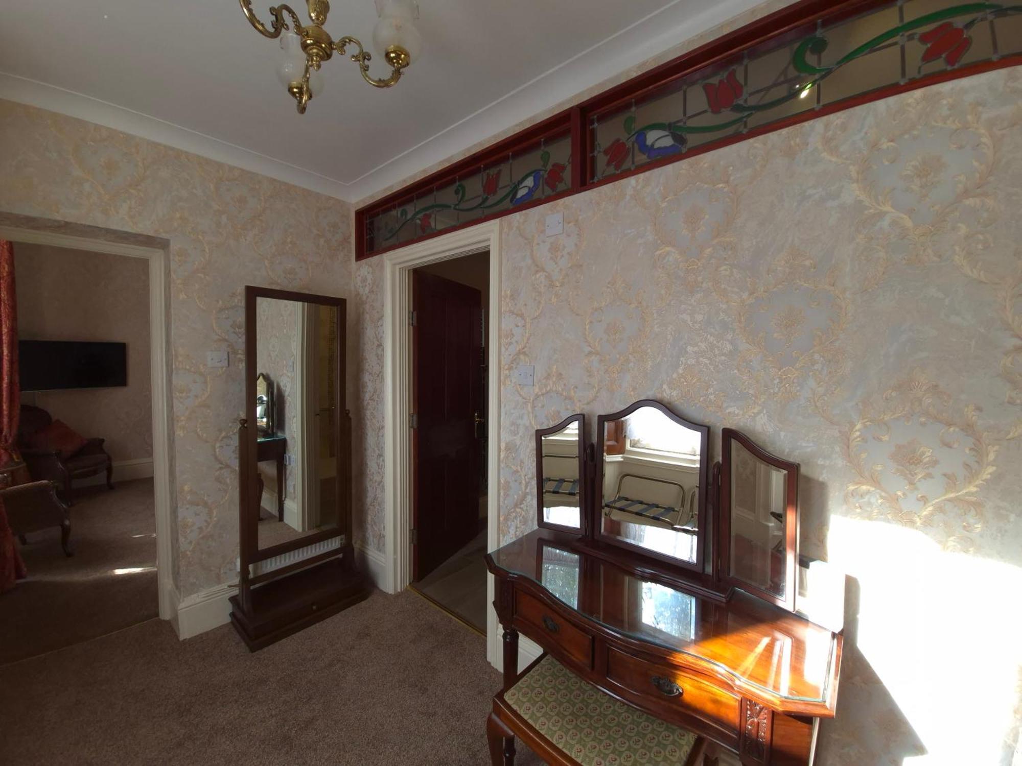 St David'S Guesthouse Haverfordwest Exteriör bild