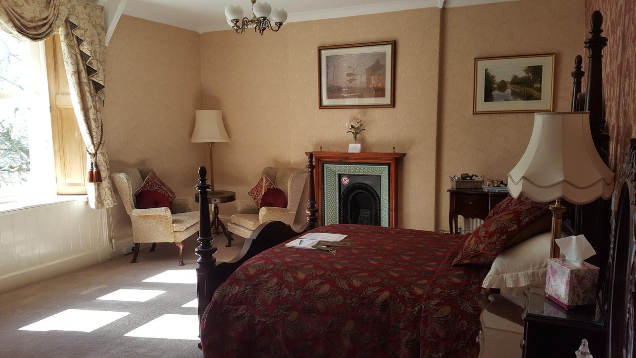 St David'S Guesthouse Haverfordwest Exteriör bild