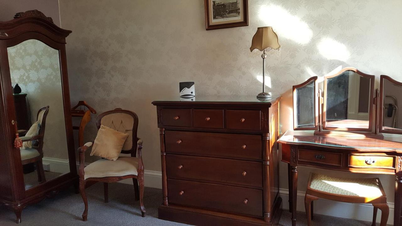 St David'S Guesthouse Haverfordwest Exteriör bild